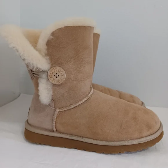 Ugg Bailey Button Tan Suede Leather Short Boots Women's Size 7 - Picture 7 of 14